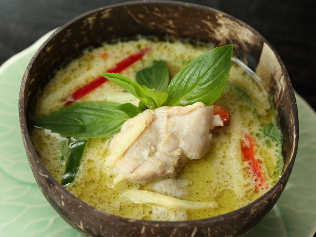 タイから仕入れた食材と地元湯沢の新鮮食材