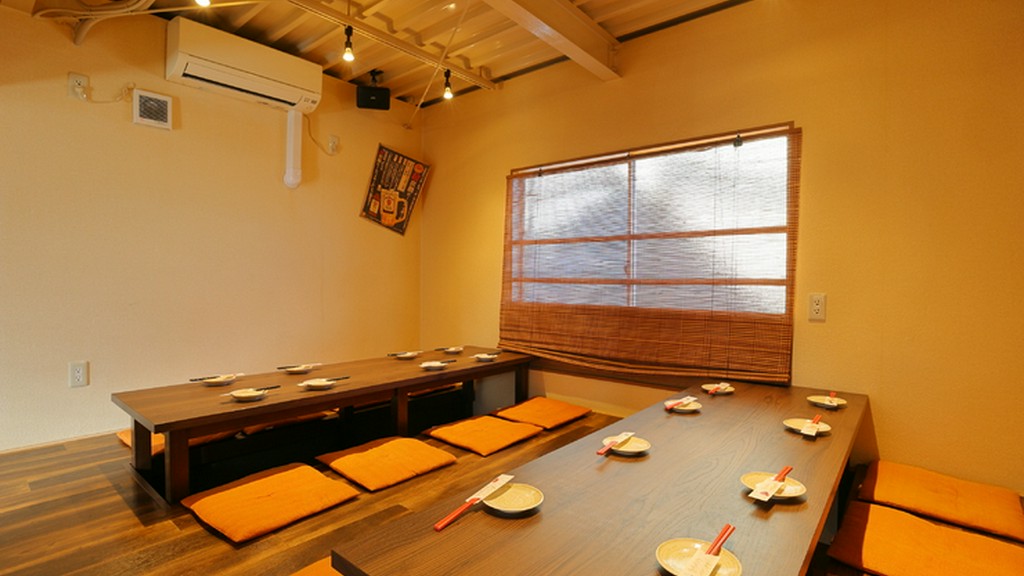 ゆったり食と酒を楽しめる、2階掘りごたつ席