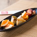 大将自慢の自家製燻製盛