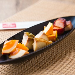 大将自慢の自家製燻製盛