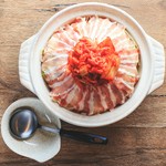 辛味噌鍋にキムチを併せてどろぶたキムチ鍋へ