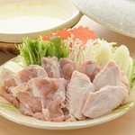 大将がこだわった塩出汁をつかった特製スープで鶏鍋をにしてみました！