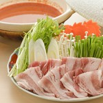 どろぶたがいよいよ鍋になりました！
しかも辛味噌！
辛さは普通の辛味噌鍋！とうま辛、激辛の3種類から選べます！