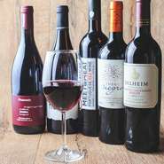 各2500円（税別）で横丁おススメボトルをご注文できます！※スタッフにお尋ねください。