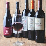 各2500円(税別)で横丁おススメボトルをご注文できます!※スタッフにお尋ねください。