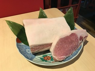 おいしい食材を自ら目利き。目で見て、手で触れて確かめる