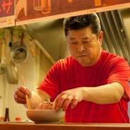 お客さま同士の会話が一番で、お料理は2の次だと考えています。会話が途切れた時に「おいしいね」と言って頂き、楽しい席に華を添えられたら、と思っています。