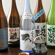 数種類の日本酒をはじめ、ビールや焼酎など、おつまみや創作料理の美味しさを引き立たせるドリンクメニューも各種用意されています。