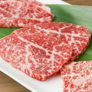 厳選した黒毛和牛の旨味をたっぷり味わえる3点盛り。自信を持ってお届けしています。じっくり食べ比べて、それぞれの部位の美味しさを実感してください。