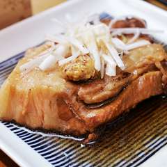 カシスが隠し味の国産豚バラ肉『国産豚のトロトロ角煮』