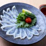 国産とらふぐを使用。とらふぐならではの深い旨味と、サッパリしていながらもしっかりと食べ応えのあるぷりっぷりの食感となっています。 