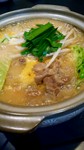 六六拳のもつ煮鍋できました！石焼きつけ麺で人気のもつ煮を鍋に!!　野菜たっぷりで更に美味に!!　バター＆チーズのトッピン具がよく合います。是非自分好みにカスタマイズしてください！