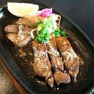 夜のみ鉄板おつまみ『厚切り牛タンステーキ』