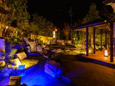 お部屋から眺める庭園、夜間はライトアップ！