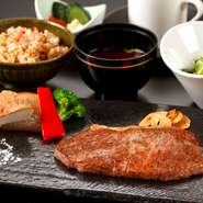 ・飛騨牛ステーキ　
　　サーロインステーキＡ４　１００ｇ