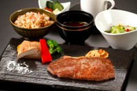 ・飛騨牛ステーキ　
　　サーロインステーキＡ４　１００ｇ