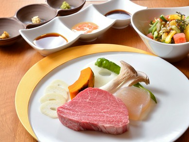 看板メニューはとろける甘さの『飛騨牛ヒレステーキ』