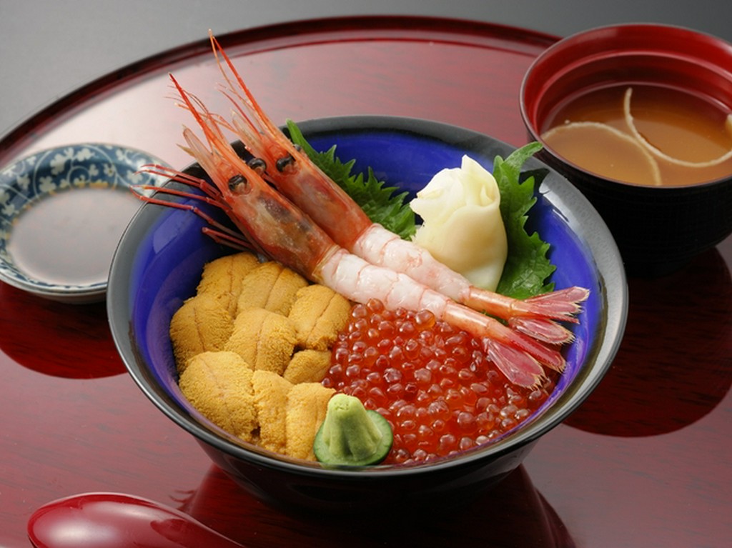 【5月～8月末限定】うに・甘えび・いくら丼