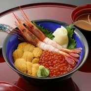 海の幸を存分に楽しめる丼！　（小鉢・味噌汁・甘酢生姜　※うに60g）