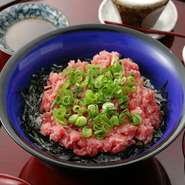 天然メバチマグロを使用した極上のネギトロ丼　（小鉢・味噌汁・甘酢生姜）