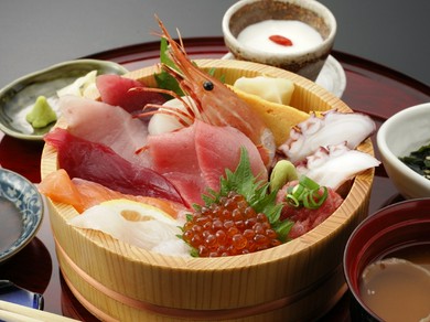 マグロ海鮮丼　（数量限定）