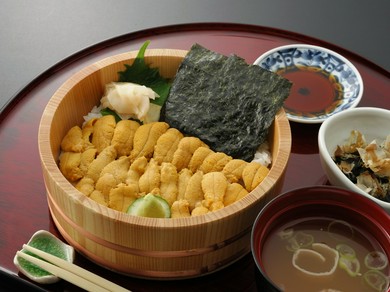【5月～8月末限定】名物桶うに丼