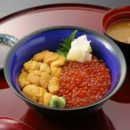 2つのキラキラ丼が、1つの丼の中で合体！　贅沢の極み!!　（小鉢・味噌汁・甘酢生姜　※うに80g）