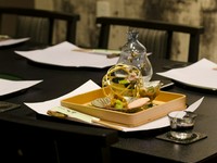 お昼の部にて
夜の部の，おまかせ料理を提供いたしております。
何なりとお問い合わせ下さい。