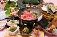 当店おすすめコースになります。
どうぞ宜しくお願い致します。
予約制になります

お昼の部にて
夜の部の，おまかせ料理を提供いたしております。