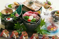 予約制になります。
お昼の部にて
夜の部の，おまかせ料理を提供いたしております。