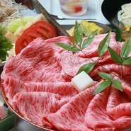 希少部位であるトモサンカクやサーロインなどさまざまな部位を味わえるコースです。上品な旨みに、幸せを感じること間違いありません。お昼の部、夜の部にて大変ご好評をいただいております。是非ご賞味ください