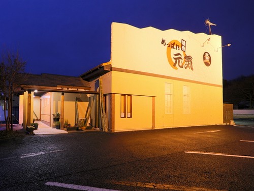 竹をあしらい、和の趣漂う外観