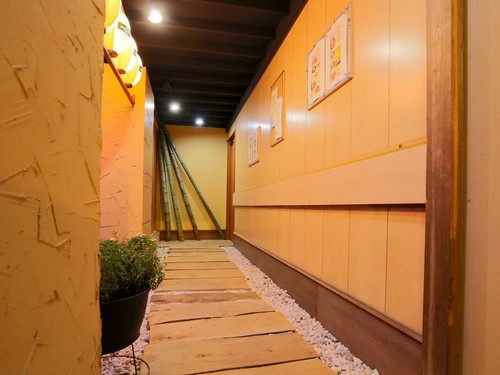 店内へと続く中廊下