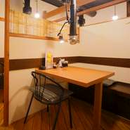 各テーブルごとに、ダクトを設置。焼肉の匂いが洋服に付きにくいところが嬉しい。