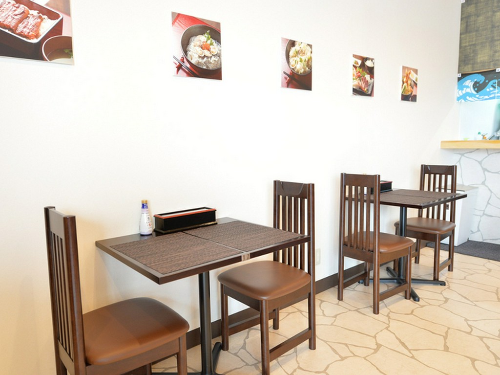 お一人様でも気兼ねなく入れるフラットな空間