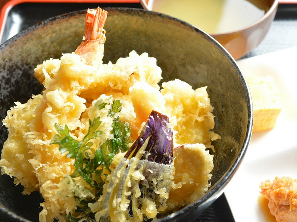 味わい深い旬の魚をタイミング重視で提供