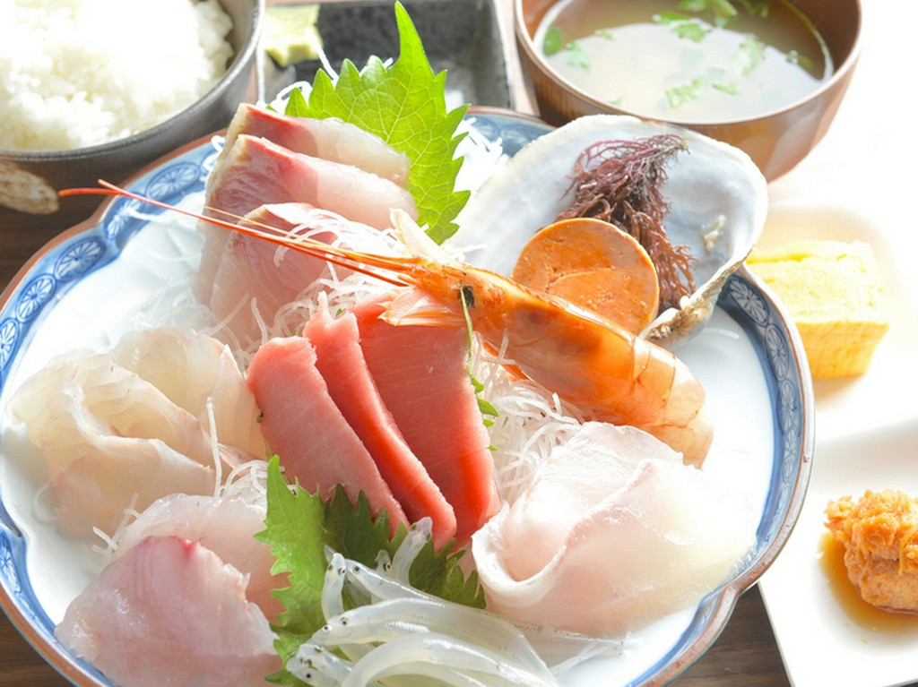 迷ったらこれを選べば間違いない『お刺身定食』