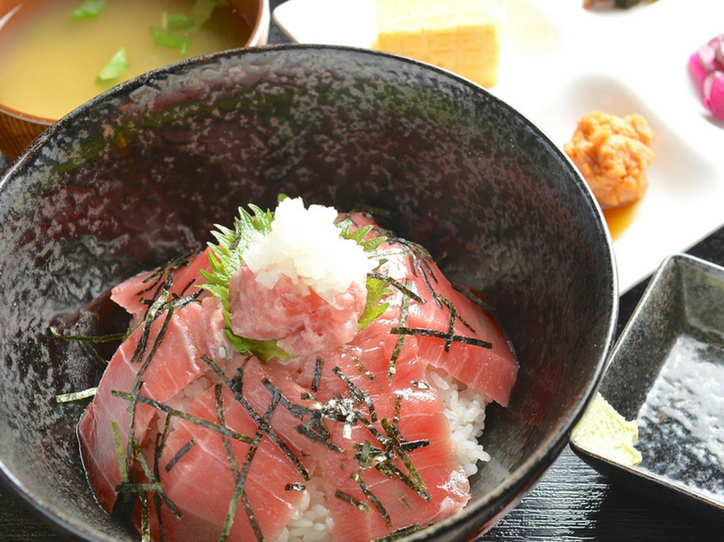上質な生本マグロをふんだんに使った『マグロ丼』