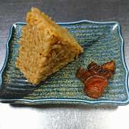 ぶっかけのだしで炊いたおにぎりです。