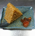 ぶっかけのだしで炊いたおにぎりです。