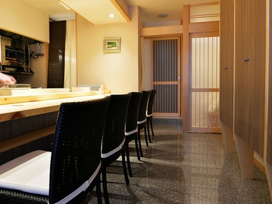 若い人にも気軽に楽しんでもらえるよう堅苦しくない雰囲気に