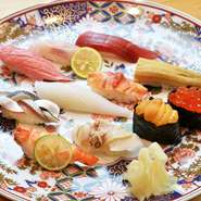 福島には全国各地からさまざまな食材が届けられています。もちろん魚も、全国の漁港から集まった旬のものがお楽しみいただけます。