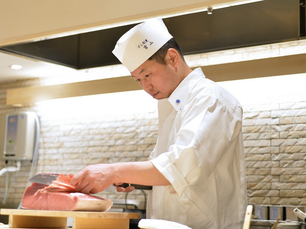「お客様のために」を基本に、料理でも会話でもおもてなしを