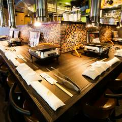 広めのカウンター席を用意し、1人でも気軽に焼肉が楽しめる