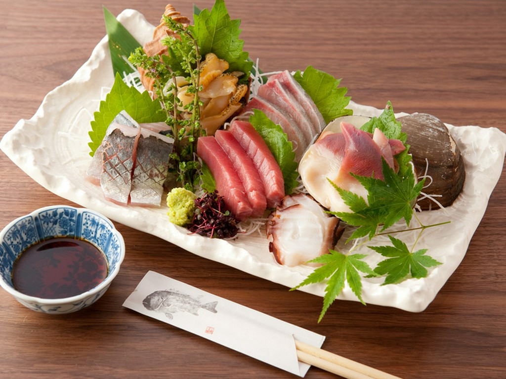 『刺身盛り合わせ』※画像は3～4人前です。