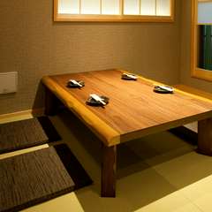 ゆったりとくつろげるお座敷は、ご家族での外食にも最適
