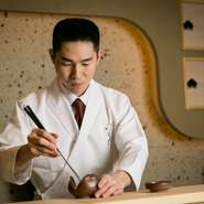 心を込めて一品ずつ丁寧に料理を作ることを心がけています。「来てよかった」「また来たい」という印象を持っていただけるように最大限に気を配ることが大切です。