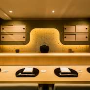 特別な日、記念日、会食、接待、デートなど大切な存在の人々との食事にぜひ利用してください。上品な大人のための和空間が広がる店内で、思い出に残る貴重な時間をゆったりと共有できます。