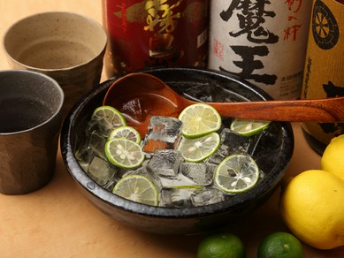 日常的に親しみやすいお酒と価格設定で気軽に楽しめる