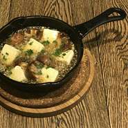 Camembert cheese and mushroom ahijo